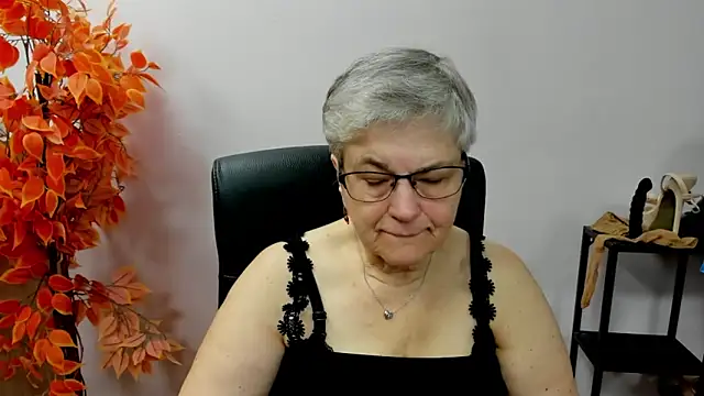 IrisDream online show from October 15, 6:33 am