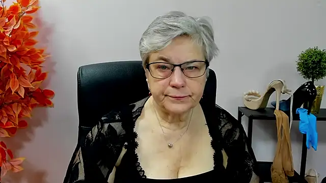 IrisDream online show from November 17, 7:23 am