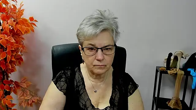 IrisDream online show from October 6, 6:25 am