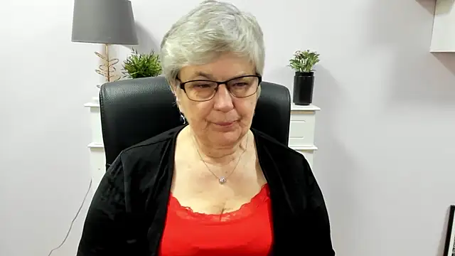 Snapshot of IrisDream chatting on April 24, 6:04 am IrisDream online show from April 24, 6:04 am