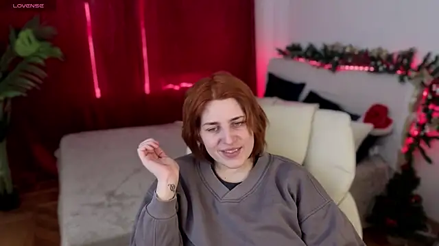 FoxyRayy online show from November 25, 9:09 am