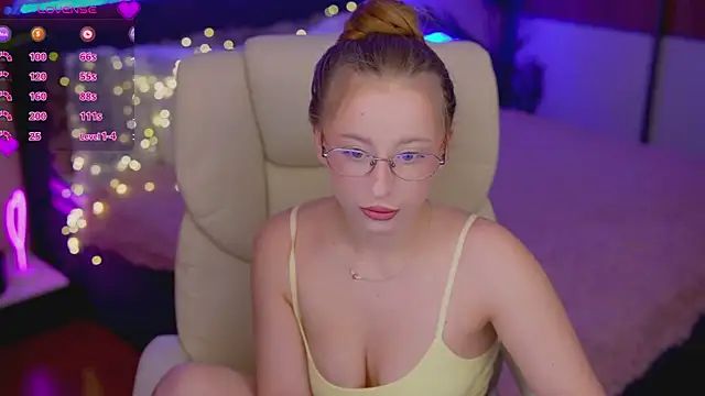 SilverrMoon online show from November 13, 9:35 am