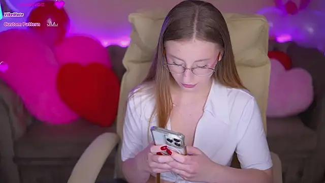 SilverrMoon online show from February 8, 2:15 pm