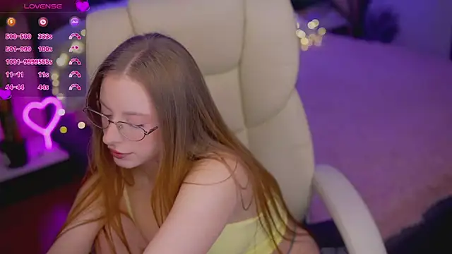 SilverrMoon online show from November 28, 3:45 pm