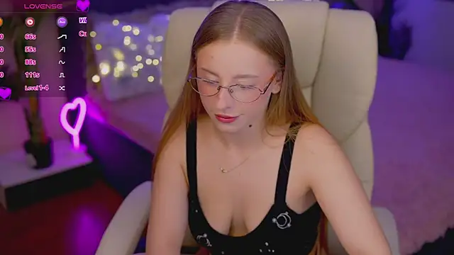 SilverrMoon online show from November 18, 8:12 pm