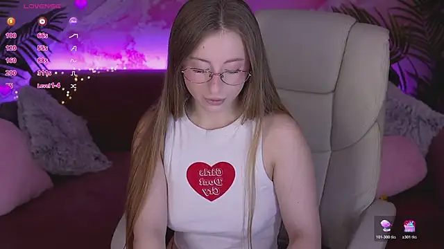 SilverrMoon online show from March 7, 7:15 am