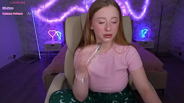 SilverrMoon online show from March 4, 2:17 am