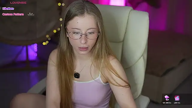 SilverrMoon online show from March 31, 6:37 am