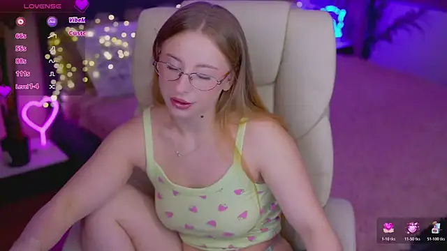 SilverrMoon online show from October 26, 1:44 pm