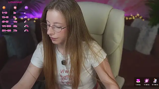 SilverrMoon online show from April 10, 6:42 am