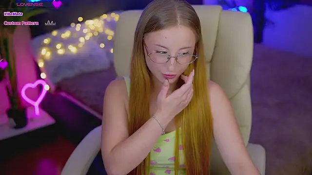 SilverrMoon online show from October 20, 7:36 pm