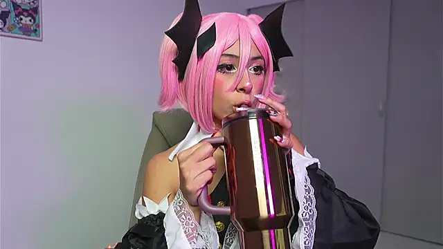 cloe  palmer online show from April 15, 1:04 pm