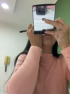 iiris  online show from December 17, 4:01 pm