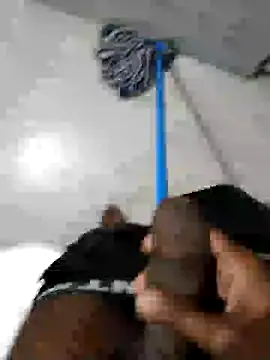 Snapshot of biggest_lund_ chatting on January 10, 2:25 am biggest lund online show from January 10, 2:25 am