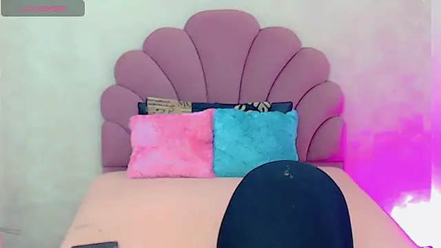 Snapshot of briana_sex32 chatting on February 20, 3:45 am briana sex32 online show from February 20, 3:45 am