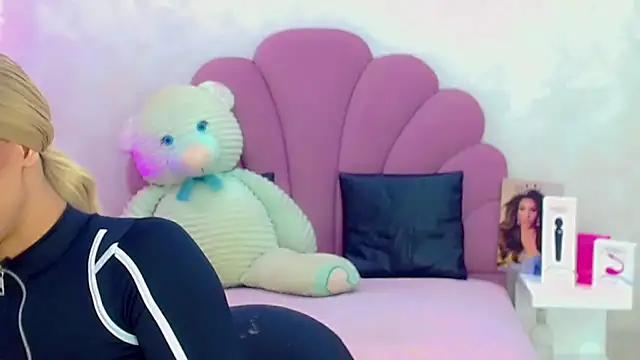 briana sex32 online show from March 22, 5:10 am