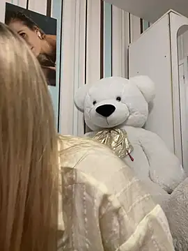 Liya my online show from February 18, 3:52 pm