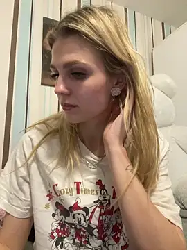 Liya my online show from December 3, 9:25 pm