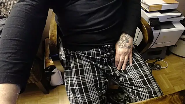 thme2312 online show from October 24, 5:23 pm