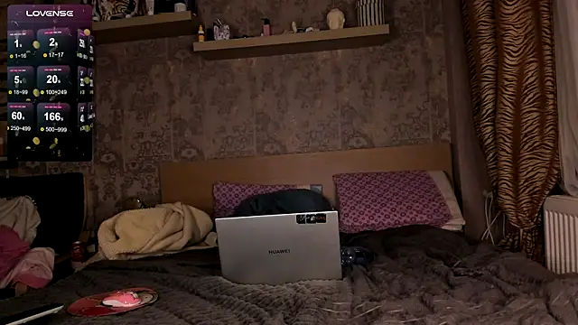 Snapshot of purebeautie13 chatting on December 20, 5:18 pm purebeautie13 online show from December 20, 5:18 pm