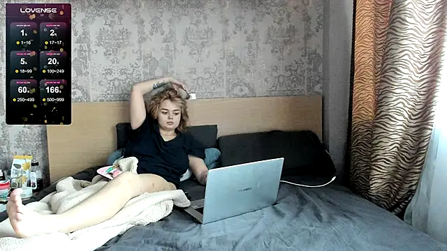 Snapshot of purebeautie13 chatting on January 2, 10:37 am purebeautie13 online show from January 2, 10:37 am