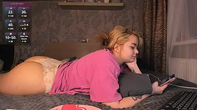 Snapshot of purebeautie13 chatting on January 9, 3:12 pm purebeautie13 online show from January 9, 3:12 pm