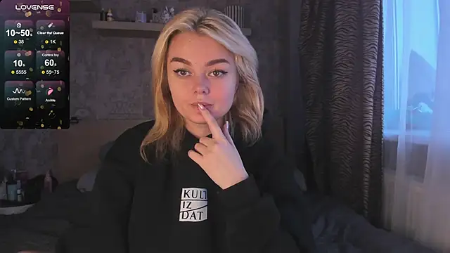 Snapshot of purebeautie13 chatting on January 30, 12:06 pm purebeautie13 online show from January 30, 12:06 pm