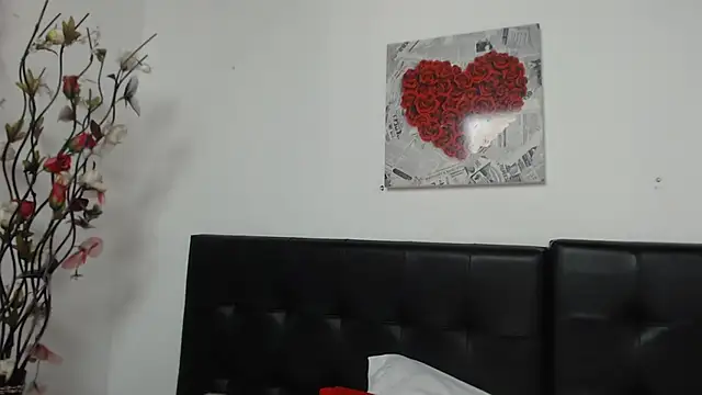 Snapshot of Angelinna_Milf chatting on January 16, 7:10 pm Angelinna Milf online show from January 16, 7:10 pm