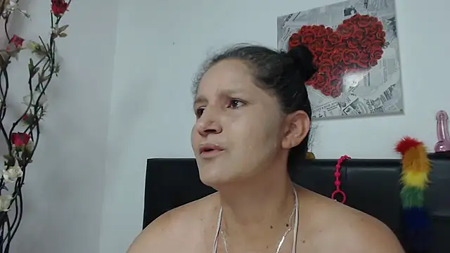 Snapshot of Angelinna_Milf chatting on January 23, 2:33 am Angelinna Milf online show from January 23, 2:33 am