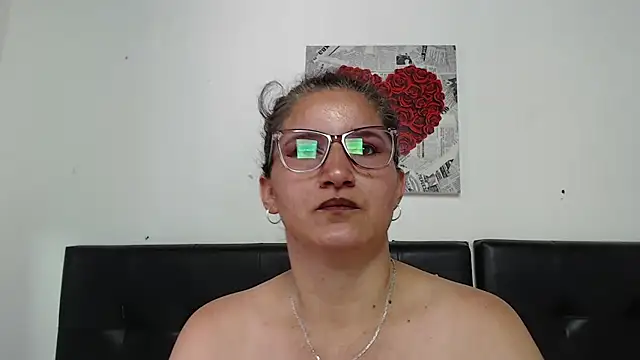 Snapshot of Angelinna_Milf chatting on October 14, 7:25 pm Angelinna Milf online show from October 14, 7:25 pm
