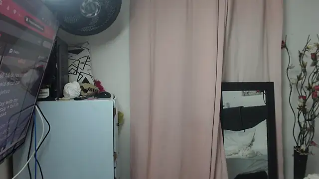 Snapshot of Angelinna_Milf chatting on January 17, 2:29 am Angelinna Milf online show from January 17, 2:29 am