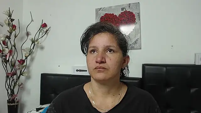 Snapshot of Angelinna_Milf chatting on February 18, 2:27 am Angelinna Milf online show from February 18, 2:27 am