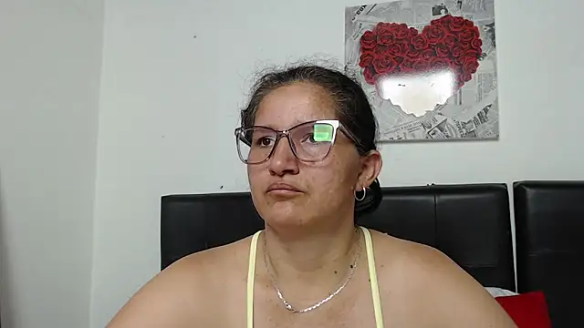 Snapshot of Angelinna_Milf chatting on October 17, 7:26 pm Angelinna Milf online show from October 17, 7:26 pm