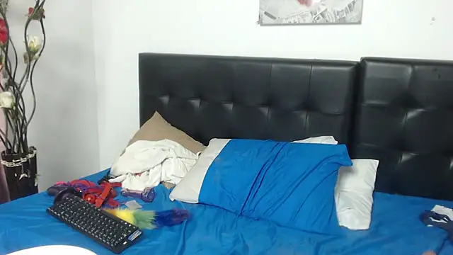 Snapshot of Angelinna_Milf chatting on January 25, 8:00 am Angelinna Milf online show from January 25, 8:00 am