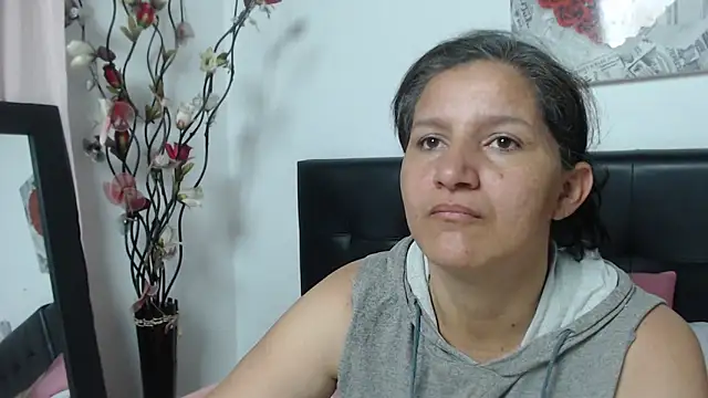 Snapshot of Angelinna_Milf chatting on January 24, 2:39 am Angelinna Milf online show from January 24, 2:39 am