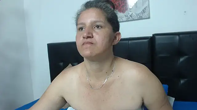 Snapshot of Angelinna_Milf chatting on January 25, 1:54 am Angelinna Milf online show from January 25, 1:54 am