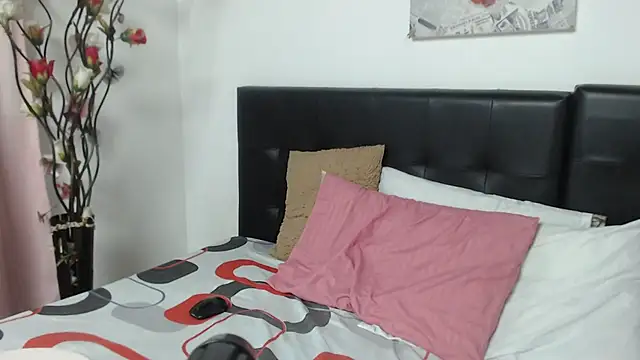 Snapshot of Angelinna_Milf chatting on January 26, 2:03 am Angelinna Milf online show from January 26, 2:03 am