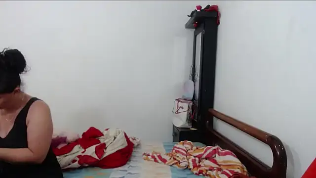 Snapshot of Angelinna_Milf chatting on September 10, 2:43 am Angelinna Milf online show from September 10, 2:43 am