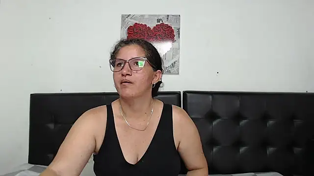 Snapshot of Angelinna_Milf chatting on October 15, 6:49 pm Angelinna Milf online show from October 15, 6:49 pm