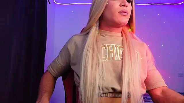 Snapshot of AllisonsweetZ chatting on November 12, 8:23 pm AllisonsweetZ online show from November 12, 8:23 pm