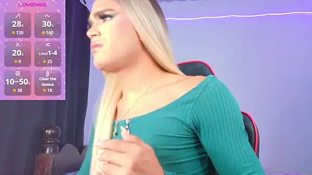 Snapshot of AllisonsweetZ chatting on December 15, 9:20 pm AllisonsweetZ online show from December 15, 9:20 pm