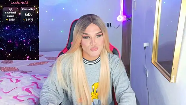 Snapshot of AllisonsweetZ chatting on October 13, 1:56 pm AllisonsweetZ online show from October 13, 1:56 pm