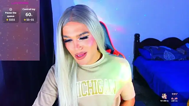 AllisonsweetZ online show from March 3, 2:13 pm