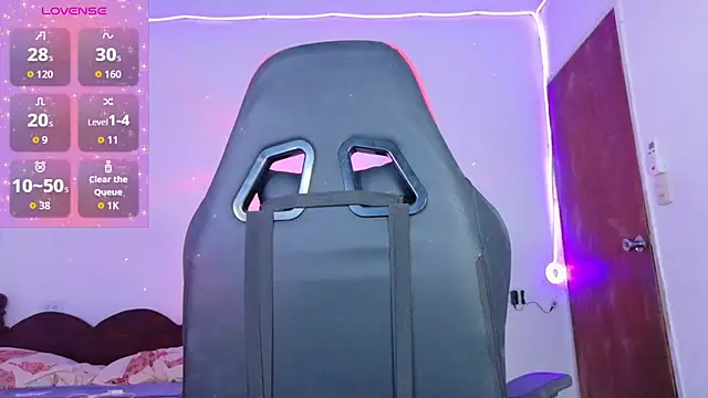 Snapshot of AllisonsweetZ chatting on October 16, 6:38 pm AllisonsweetZ online show from October 16, 6:38 pm