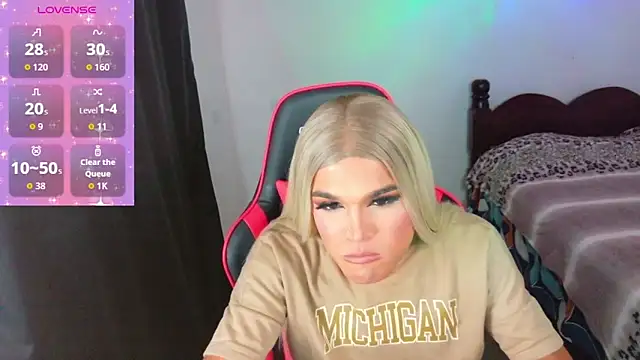 Snapshot of AllisonsweetZ chatting on November 5, 2:31 pm AllisonsweetZ online show from November 5, 2:31 pm