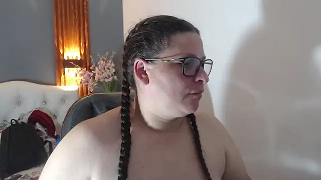 Snapshot of katty_femdom chatting on February 13, 10:26 am katty femdom online show from February 13, 10:26 am