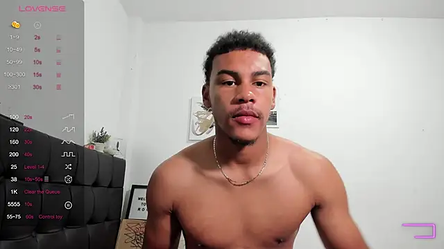 Snapshot of RoddyRich11 chatting on December 22, 11:21 am RoddyRich11 online show from December 22, 11:21 am