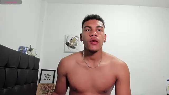 Snapshot of RoddyRich11 chatting on January 10, 11:49 am RoddyRich11 online show from January 10, 11:49 am