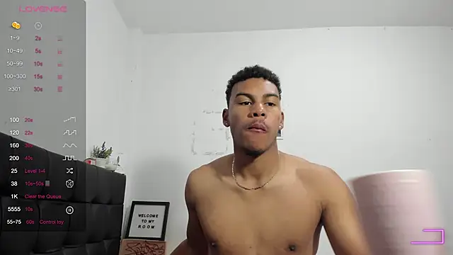 Snapshot of RoddyRich11 chatting on February 19, 12:02 pm RoddyRich11 online show from February 19, 12:02 pm