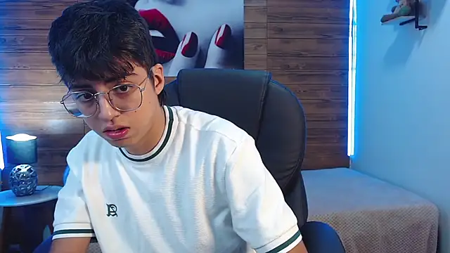jhoellx online show from October 15, 7:55 pm
